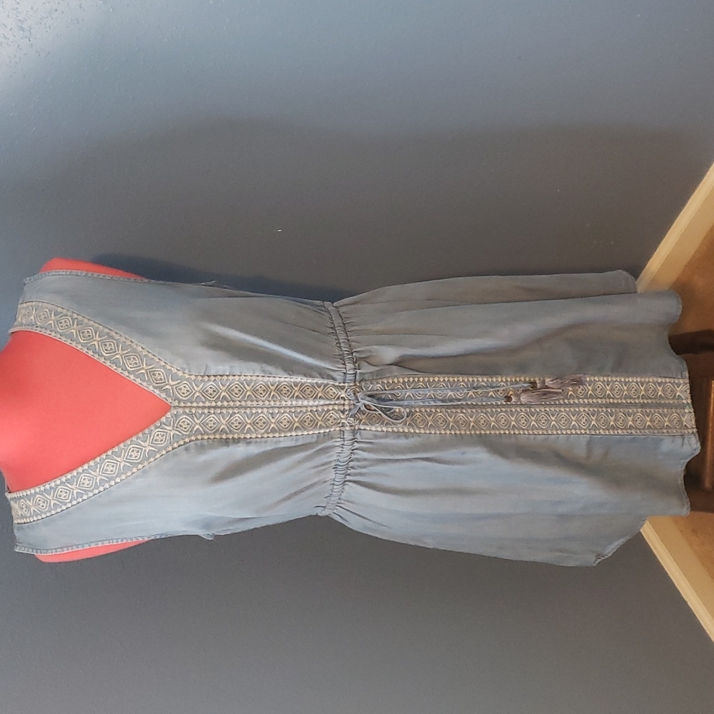 Knox Rose sleeveless chambray dress